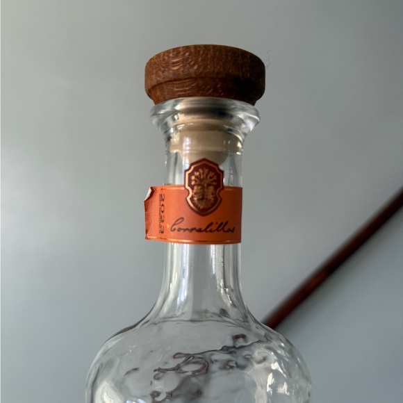 Tequila Ocho Reposado “Corralillos” EMPTY bottle with cap - Picture 3 of 4
